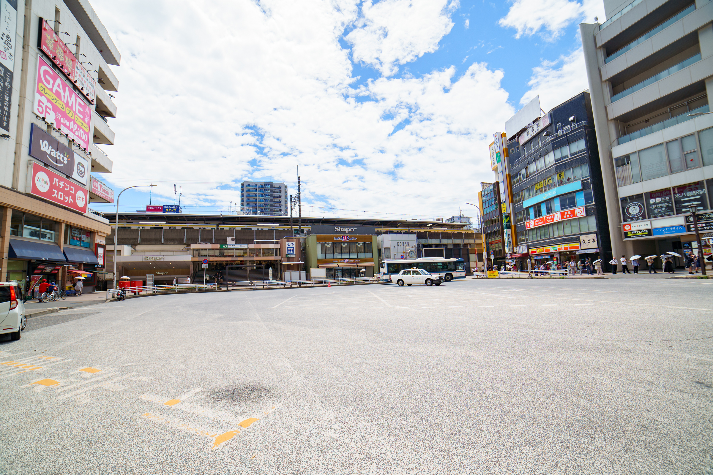 JR本八幡駅前