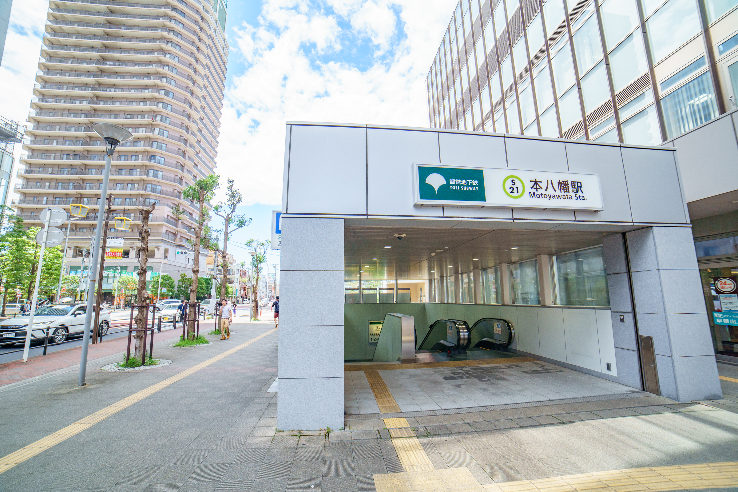 都営新宿線本八幡駅出口