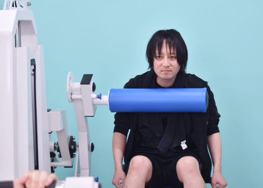 運動不足解消のためにトレーニングする様子