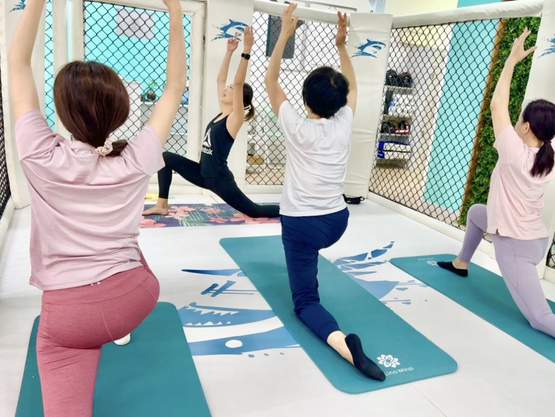 肩甲骨周辺を動かすトレーニング風景