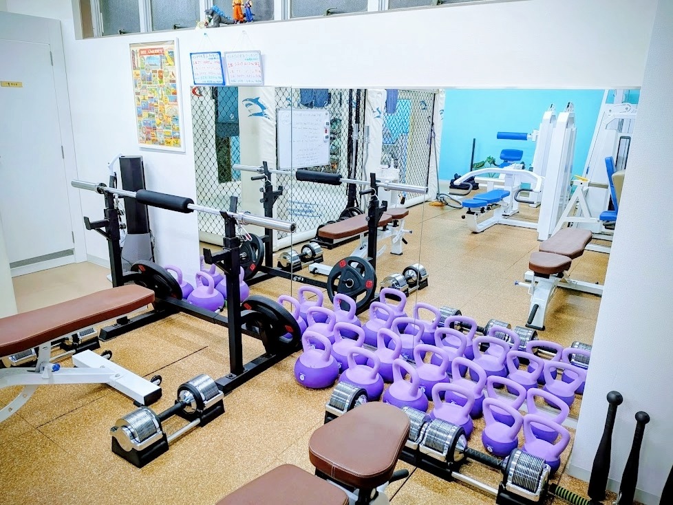 Shark Style Gym本八幡のフリーウェイトエリア