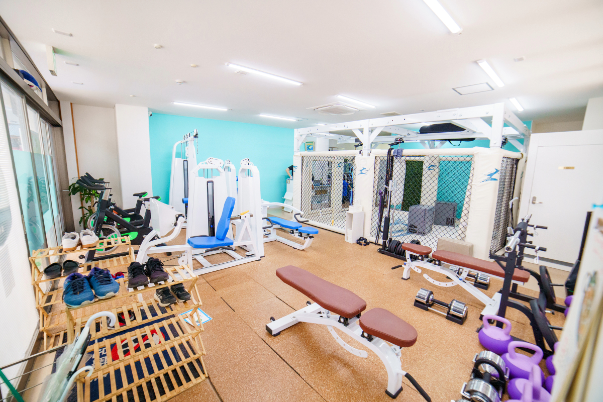 Shark Style Gym本八幡店のトレーニングマシンエリア