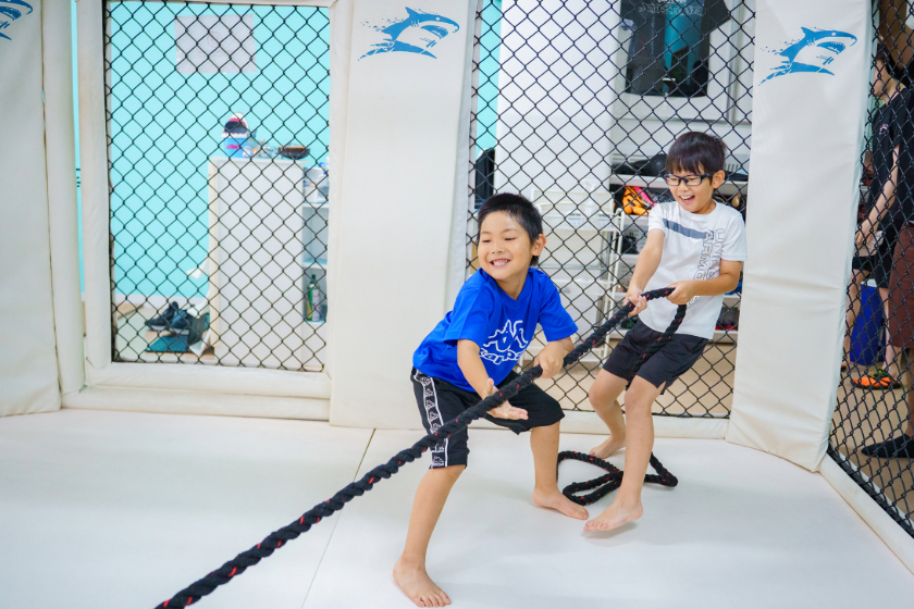 SHARK STYLE GYMで身体を動かす子ども