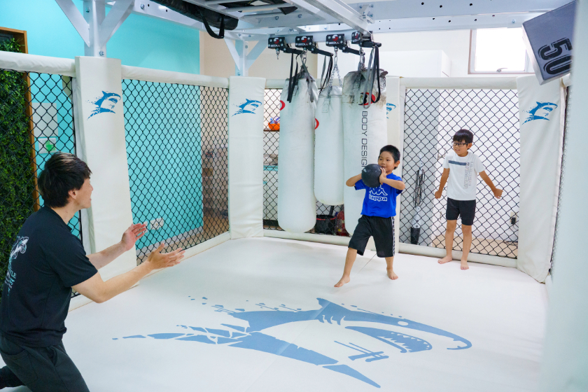 SHARK STYLE GYMで身体を動かす子ども