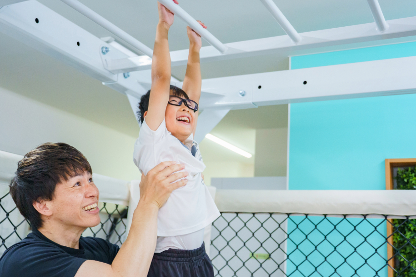 SHARK STYLE GYMで身体を動かす子ども