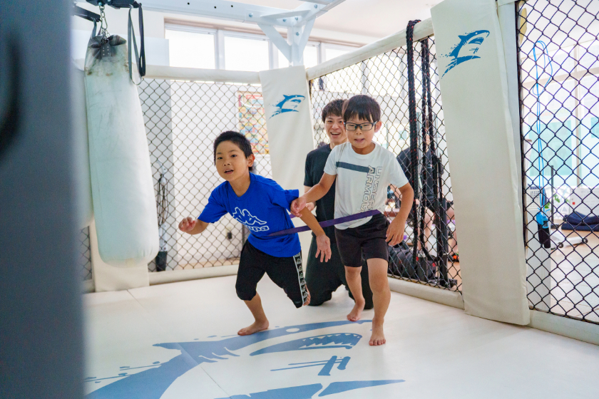SHARK STYLE GYMで身体を動かす子ども